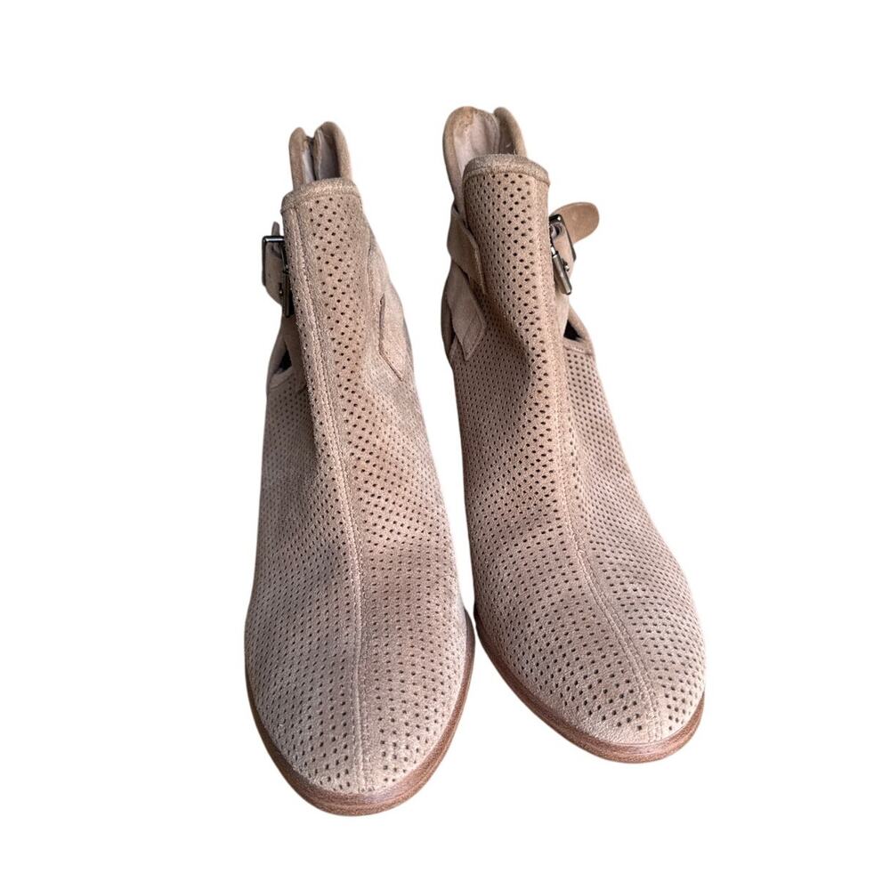 VINCE CAMUTO Perforated Tan Ankle Bootie sz 8.5/39 - Picture 3 of 8